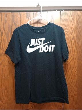 Nike 'Just Do It' Black Graphic Tee